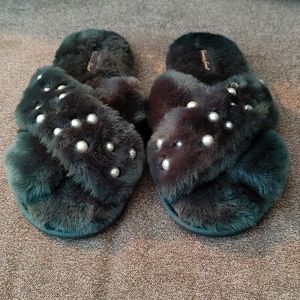 Victoria Secret Crossover Faux Fur Slippers Size M